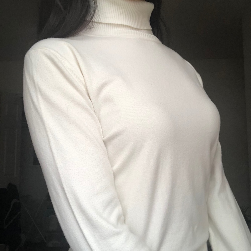 White Turtle Neck - Picture 3 of 5